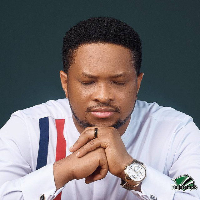 Lawrence Oyor – 7 Eyes 7 Wings 7 Scrolls